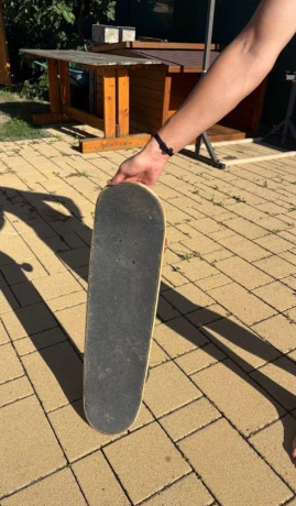 skateboard-cerveno-cierny-big-1