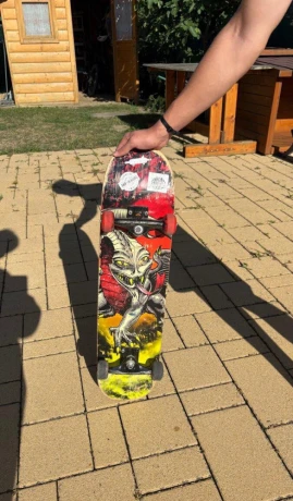 skateboard-cerveno-cierny-big-0