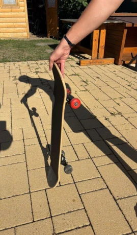 skateboard-cerveno-cierny-big-2