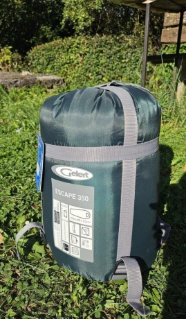 novy-spacak-gelert-escape-350-big-3