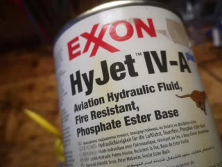 letecka-hydraulicka-kvapalina-exxon-hyjet-iv-a-plus
