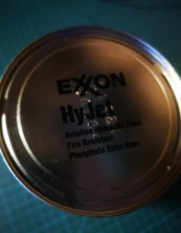 letecka-hydraulicka-kvapalina-exxon-hyjet-iv-a-plus-big-2