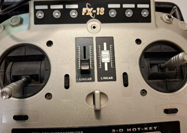 rc-vysielac-robbe-futaba-fx-18-big-2