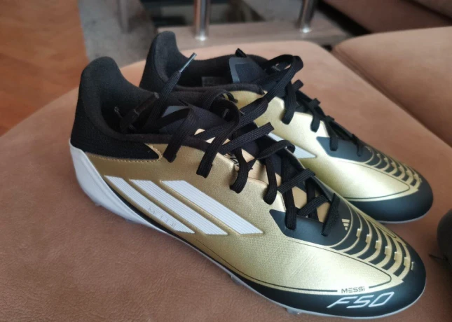nove-kopacky-adidas-f50-vel-75-big-0