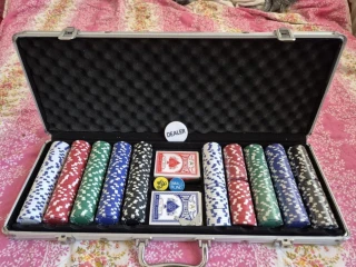 kompletny-poker-set-500-zetonov-v-hlinikovom-kufriku