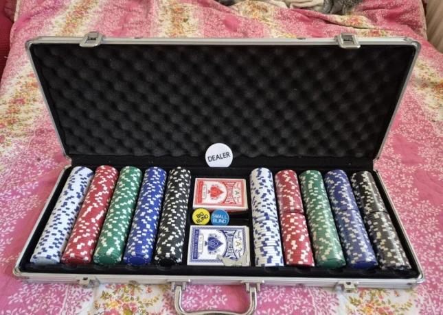 kompletny-poker-set-500-zetonov-v-hlinikovom-kufriku-big-0