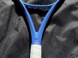 yonex-ezone-98-blast-blue-grip3