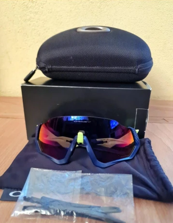 predam-okuliare-oakley-flight-jacket-big-1
