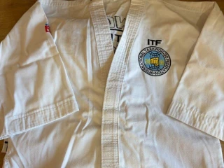 taekwondo-dobok-140