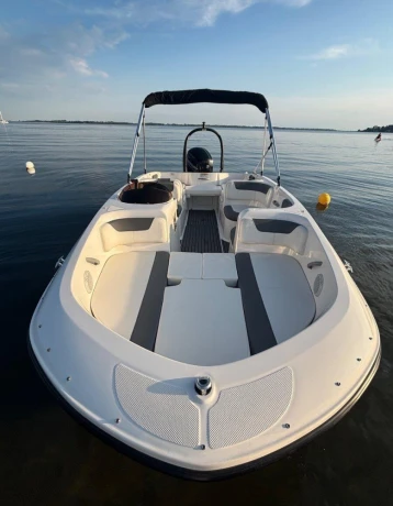motorovy-clnbayliner-element-18-xl-big-2