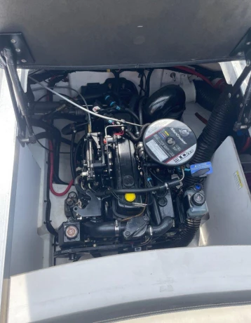 lodmotorovy-cln-sea-ray-190-big-4