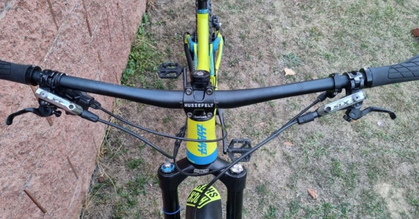 celoodpruzeny-enduro-bicykel-giant-reign-2-m-275-pneu-big-3