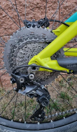 celoodpruzeny-enduro-bicykel-giant-reign-2-m-275-pneu-big-2