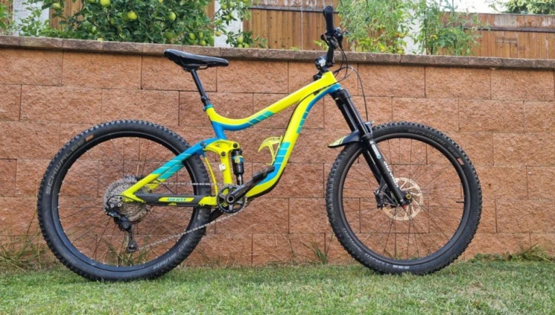 celoodpruzeny-enduro-bicykel-giant-reign-2-m-275-pneu-big-0