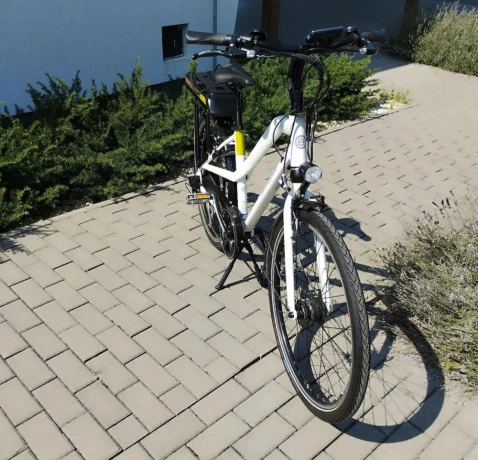 na-predaj-damsky-elektrobicykel-winora-f1-big-0