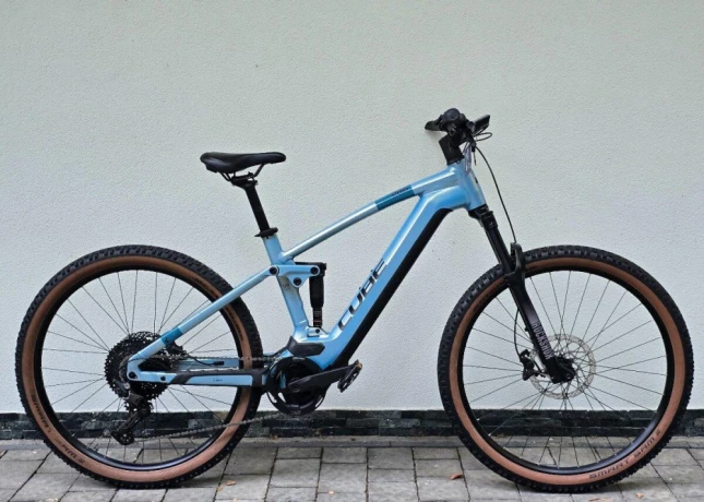 celoodpruzeny-ebike-cube-stereo-big-0