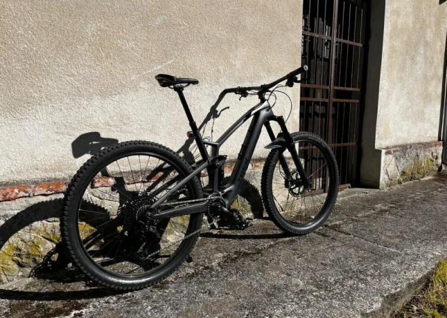 elektrobicykel-trek-fuel-exe-big-0