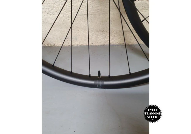 karbonove-kolesa-novatec-m30-29-boost-big-1