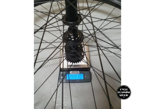 karbonove-kolesa-novatec-m30-29-boost-big-2
