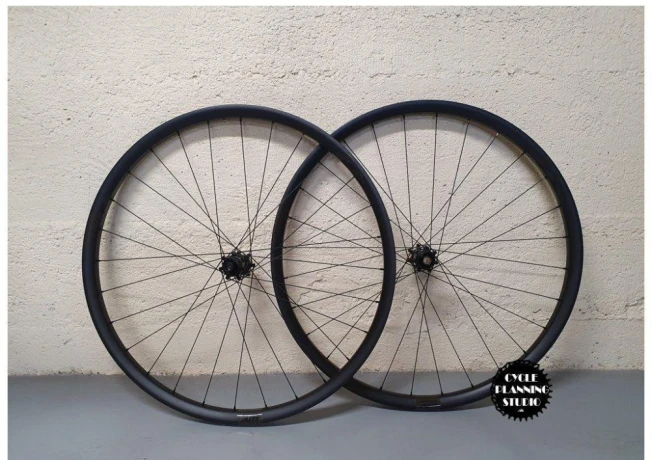 karbonove-kolesa-lapierre-eam-carbon-29-big-0