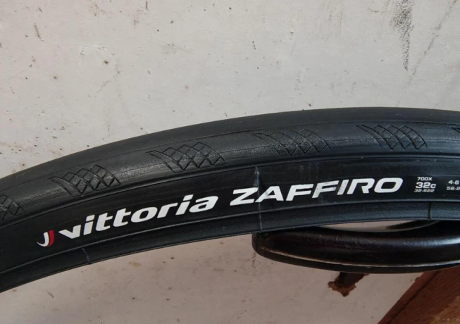 plast-vittoria-zaffiro-v-700x32c-big-2