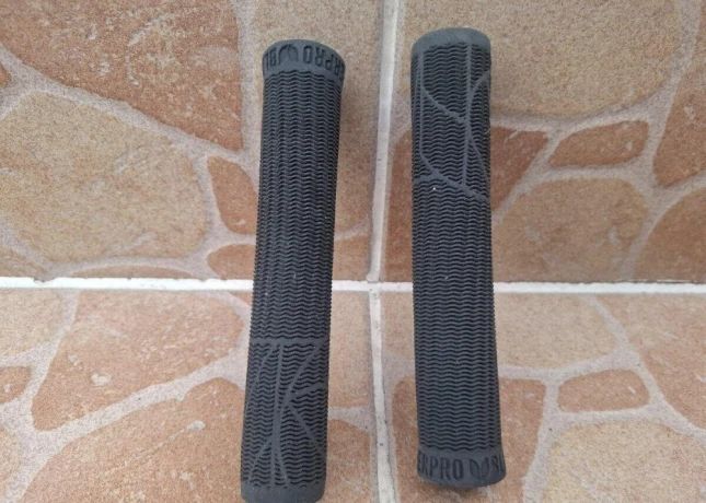 grip-madla-na-kolobezku-bicykel-e-bike-a-ine-kukirin-big-0