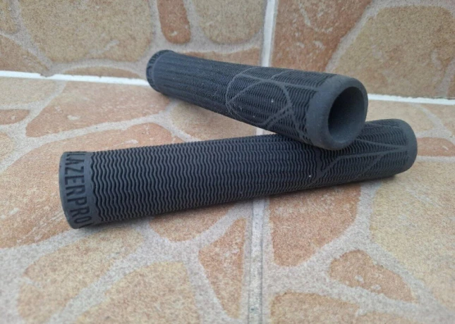 grip-madla-na-kolobezku-bicykel-e-bike-a-ine-kukirin-big-3