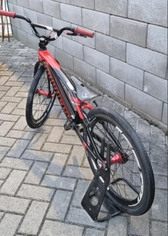 bmx-prophecy-junior-carbon-big-1