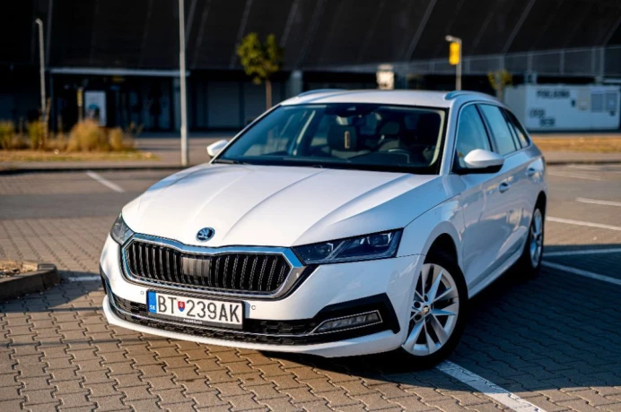 skoda-octavia-combi-20-tdi-scr-ambition-dsg-110kw150hp-a7-big-3