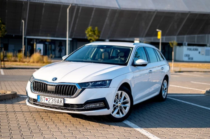 skoda-octavia-combi-20-tdi-scr-ambition-dsg-110kw150hp-a7-big-2