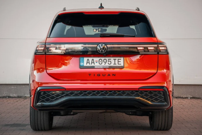 volkswagen-tiguan-5-rocna-fabricka-zaruka-20-tdi-r-line-4motion-dsg-big-3