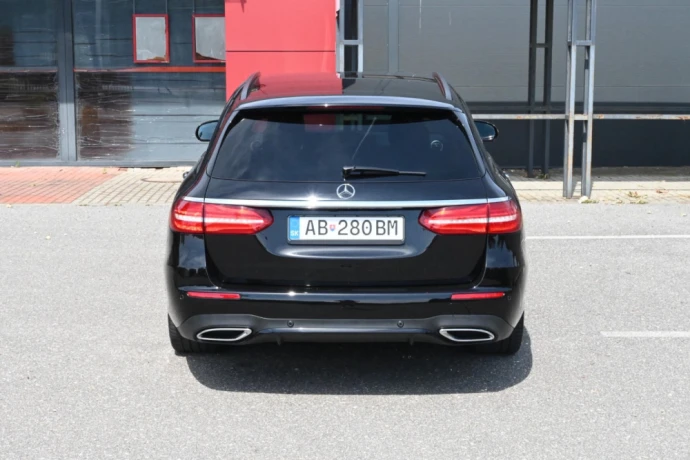 mercedes-benz-e-trieda-kombi-220-d-at-big-3