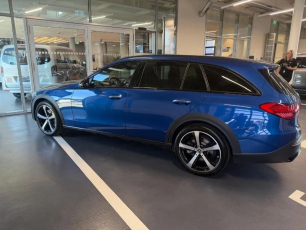 mercedes-benz-c-trieda-220d-4matic-all-terrain-big-2