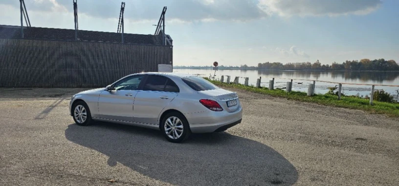 mercedes-benz-c-trieda-220d-4matic-big-1