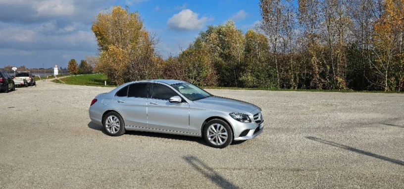 mercedes-benz-c-trieda-220d-4matic-big-3