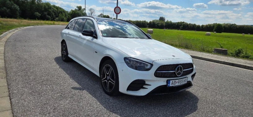 mercedes-benz-e-trieda-kombi-e300-de-phev-pohon-4x4-burmester-night-packet-360-multibeam-big-0