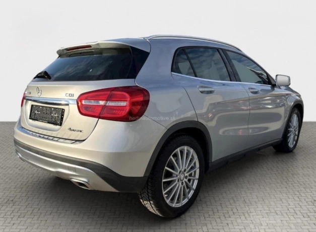 mercedes-benz-gla-200-cdi-4-matic-big-3