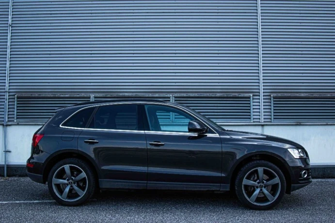 audi-q5-rv-2016-177700-km-super-stav-stk-a-ek-do-042028-drevena-dekoracia-interieru-2-sady-pneu-big-2