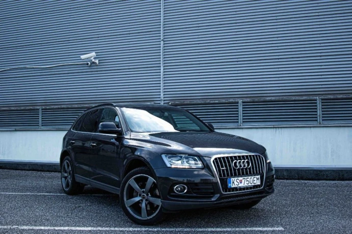 audi-q5-rv-2016-177700-km-super-stav-stk-a-ek-do-042028-drevena-dekoracia-interieru-2-sady-pneu-big-3
