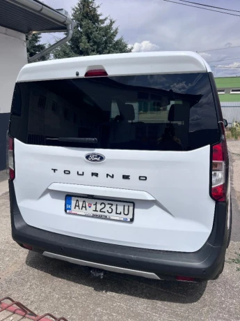 ford-tourneo-courier-10eco-boost-at-92-kw-big-1