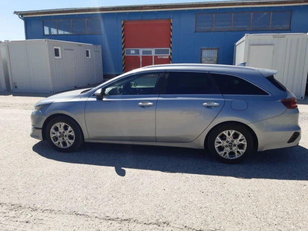 kia-ceed-sw-ceed-sw-15-t-gdi-gold-118kw160hp-m6-big-2