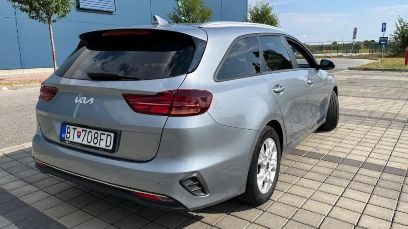 kia-ceed-sw-ceed-sw-15-t-gdi-silver-118kw160hp-m6-big-2