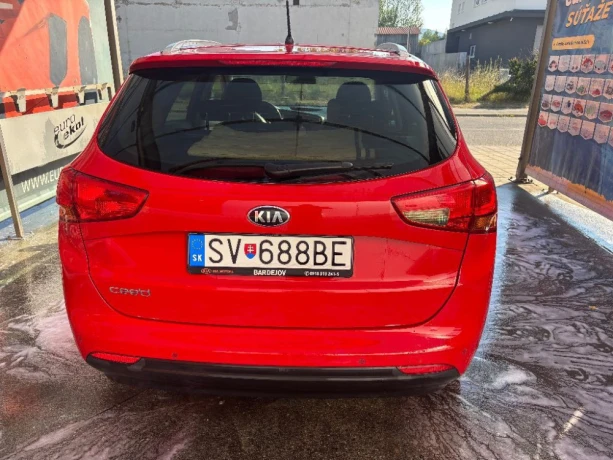 kia-ceed-sw-16gdi-99kw-gold-big-2
