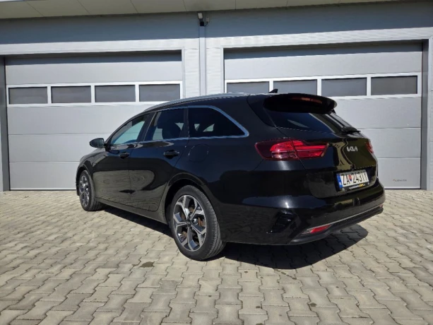 kia-ceed-sw-ceed-sw-16-crdi-mhev-platinum-at-100kw136hp-a7-big-3