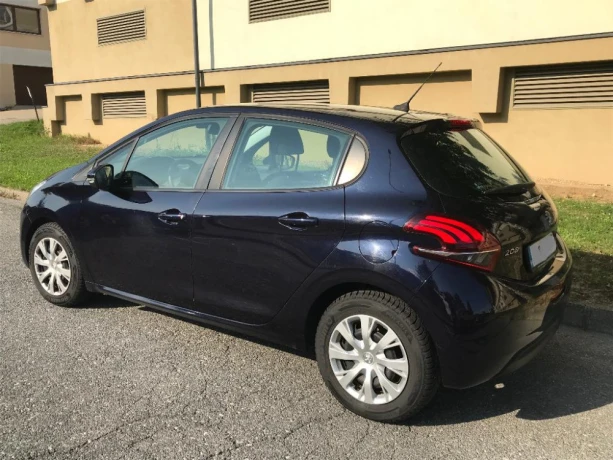 peugeot-208-12-vti-big-1