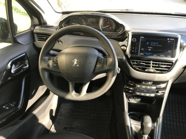 peugeot-208-12-vti-big-3