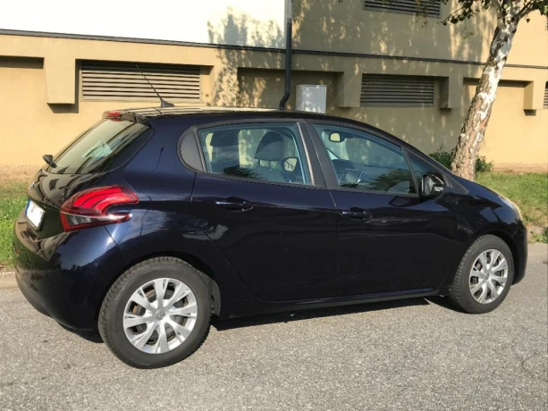 peugeot-208-12-vti-big-0