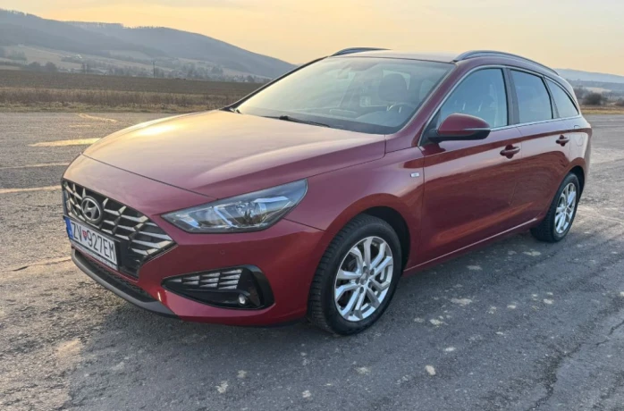 hyundai-i30-cw-15-benzin-hev-m6-118kw-big-2