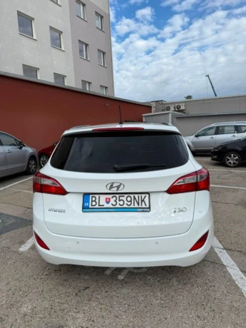 hyundai-i30-cw-hyundai-i30-combi-16-crdi-81-kw-big-2