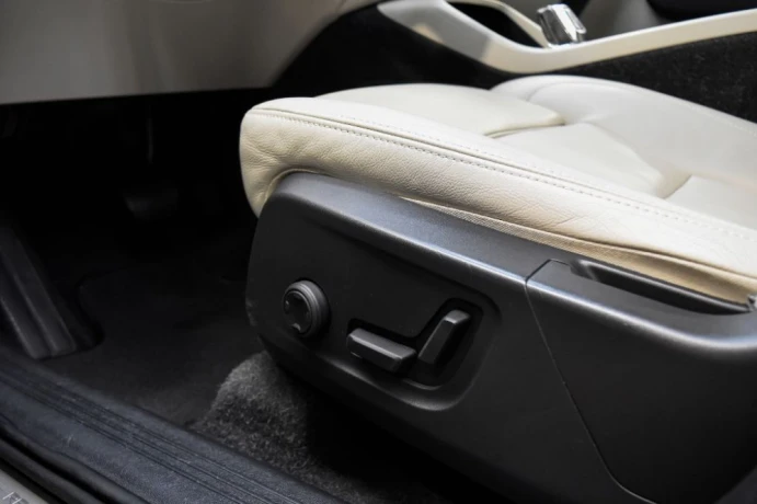 volvo-xc40-t5-recharge-inscription-2021-uprava-ceny-big-2